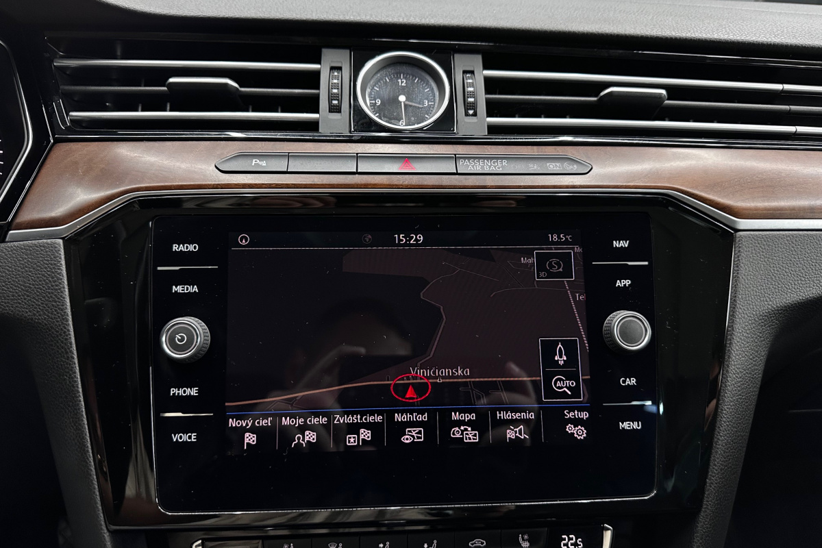 Ponuka vozidiel / Volkswagen Passat Variant 2.0 TDI 190k BMT R-Line Highline DSG - video