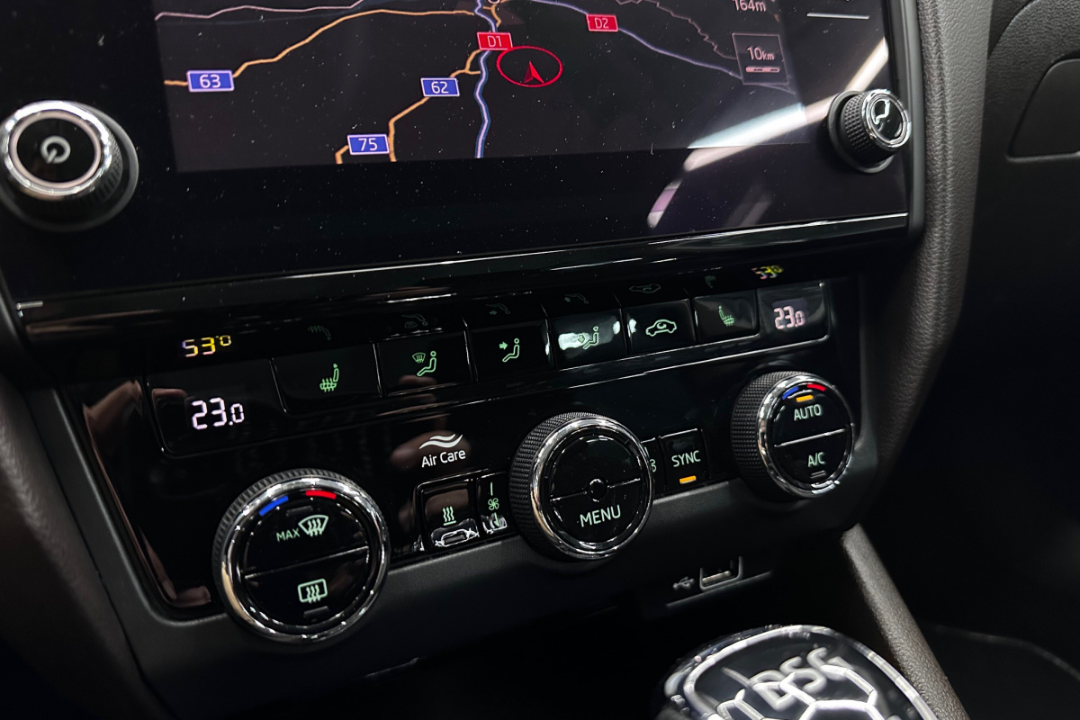 Ponuka vozidiel / Škoda Octavia Combi 2.0 TDI 184k Scout DSG 4x4 - video