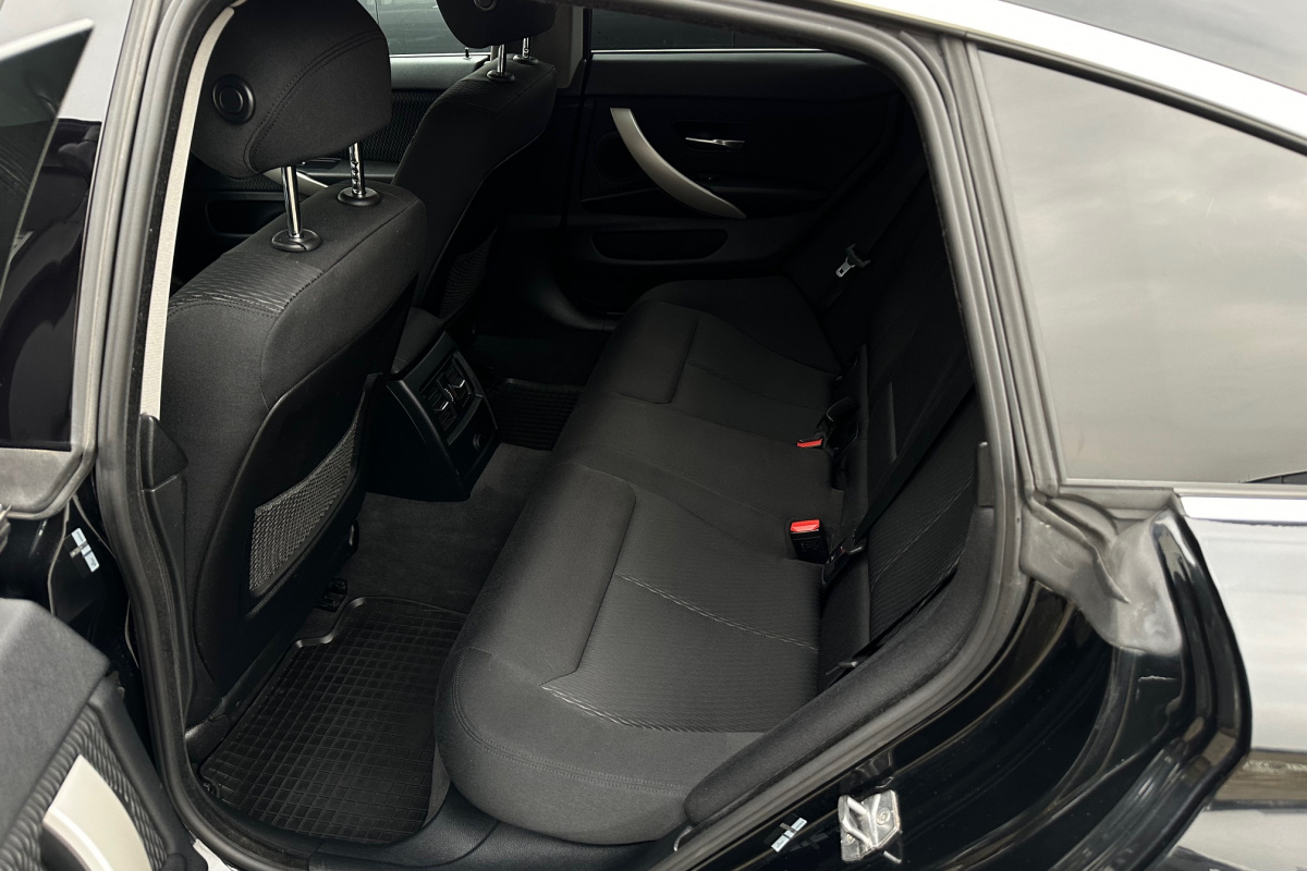 Ponuka vozidiel / BMW Rad 4 Gran Coupé 418d A/T - video Ponuka vozidiel / BMW Rad 4 Gran Coupé 418d A/T - video