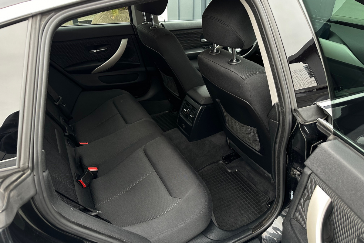 Ponuka vozidiel / BMW Rad 4 Gran Coupé 418d A/T - video Ponuka vozidiel / BMW Rad 4 Gran Coupé 418d A/T - video