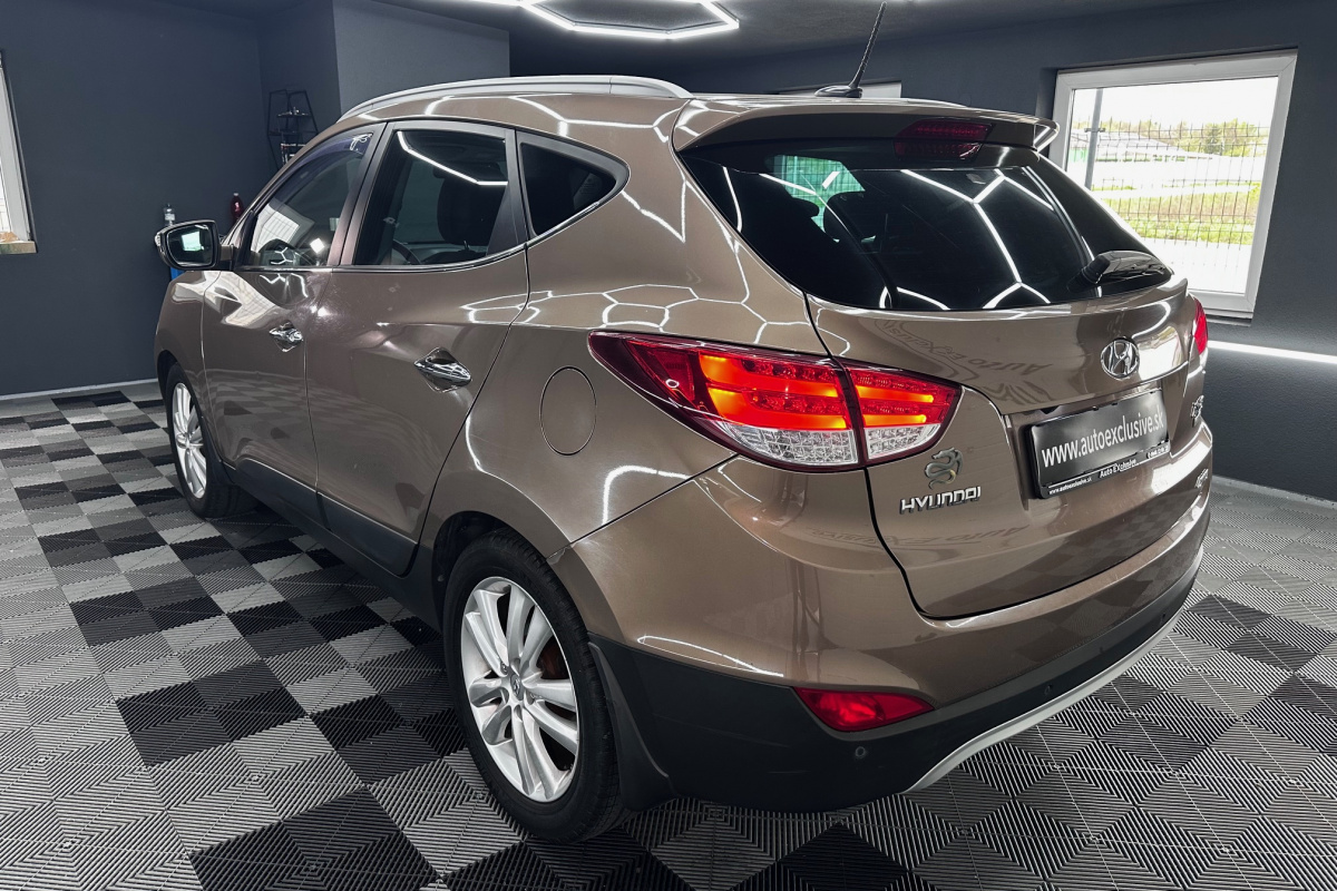 Ponuka vozidiel / Hyundai ix35 2.0 CRDi VGT Premium 4x4 A/T - video