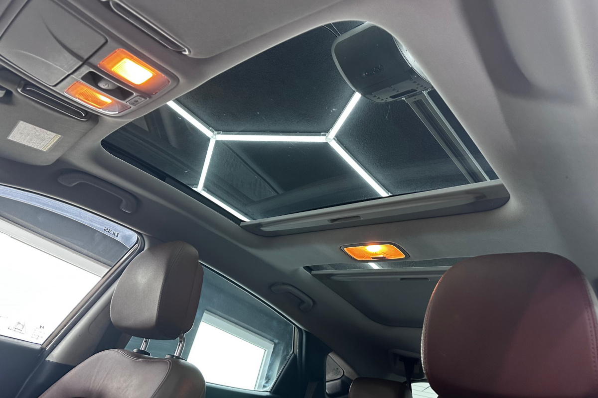 Ponuka vozidiel / Hyundai ix35 2.0 CRDi VGT Premium 4x4 A/T - video