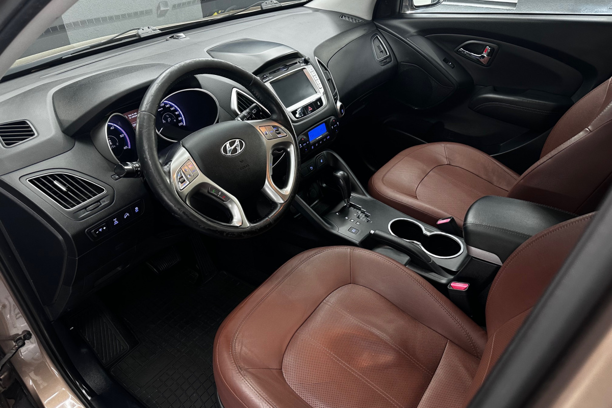 Ponuka vozidiel / Hyundai ix35 2.0 CRDi VGT Premium 4x4 A/T - video