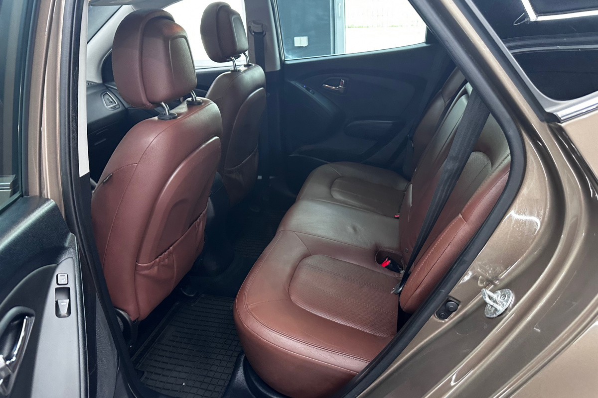 Ponuka vozidiel / Hyundai ix35 2.0 CRDi VGT Premium 4x4 A/T - video