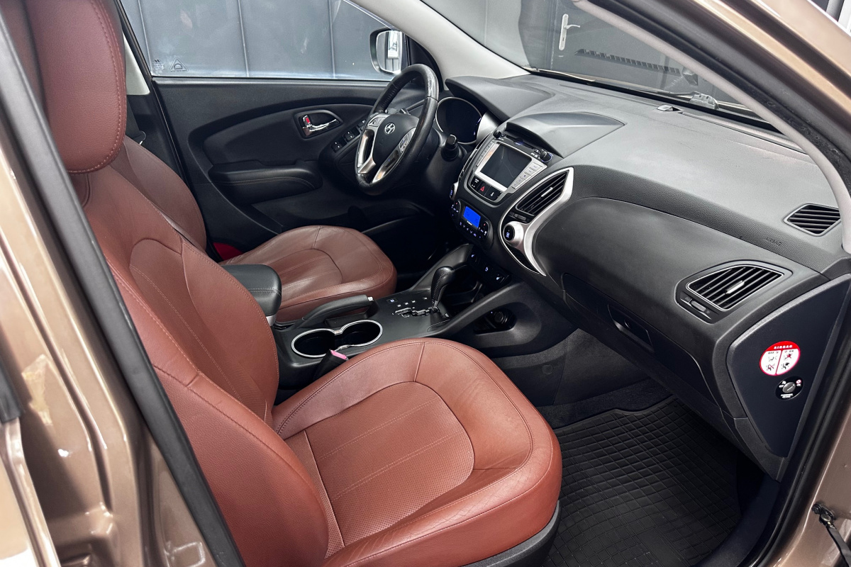 Ponuka vozidiel / Hyundai ix35 2.0 CRDi VGT Premium 4x4 A/T - video