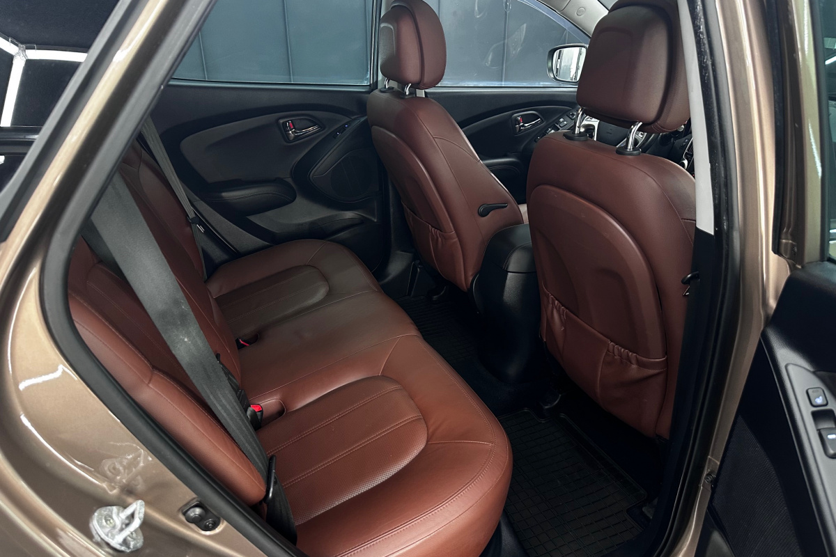 Ponuka vozidiel / Hyundai ix35 2.0 CRDi VGT Premium 4x4 A/T - video