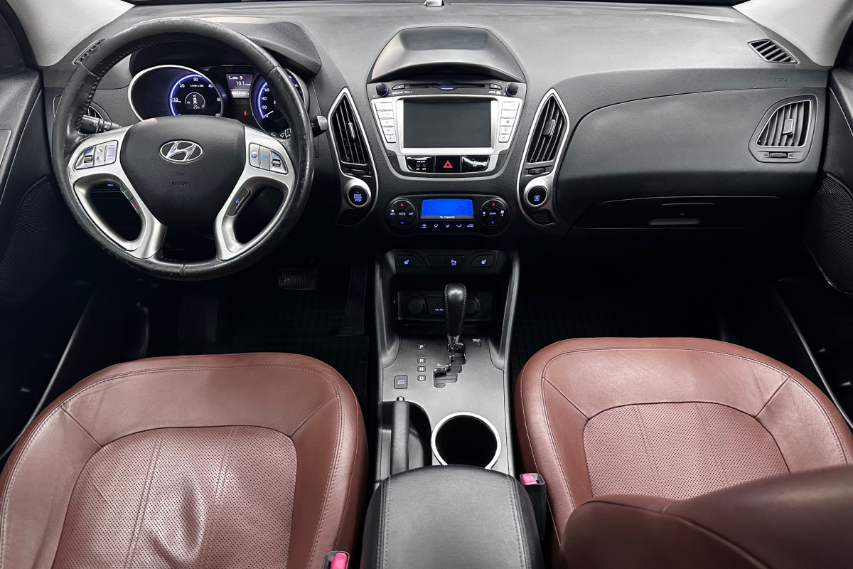 Ponuka vozidiel / Hyundai ix35 2.0 CRDi VGT Premium 4x4 A/T - video
