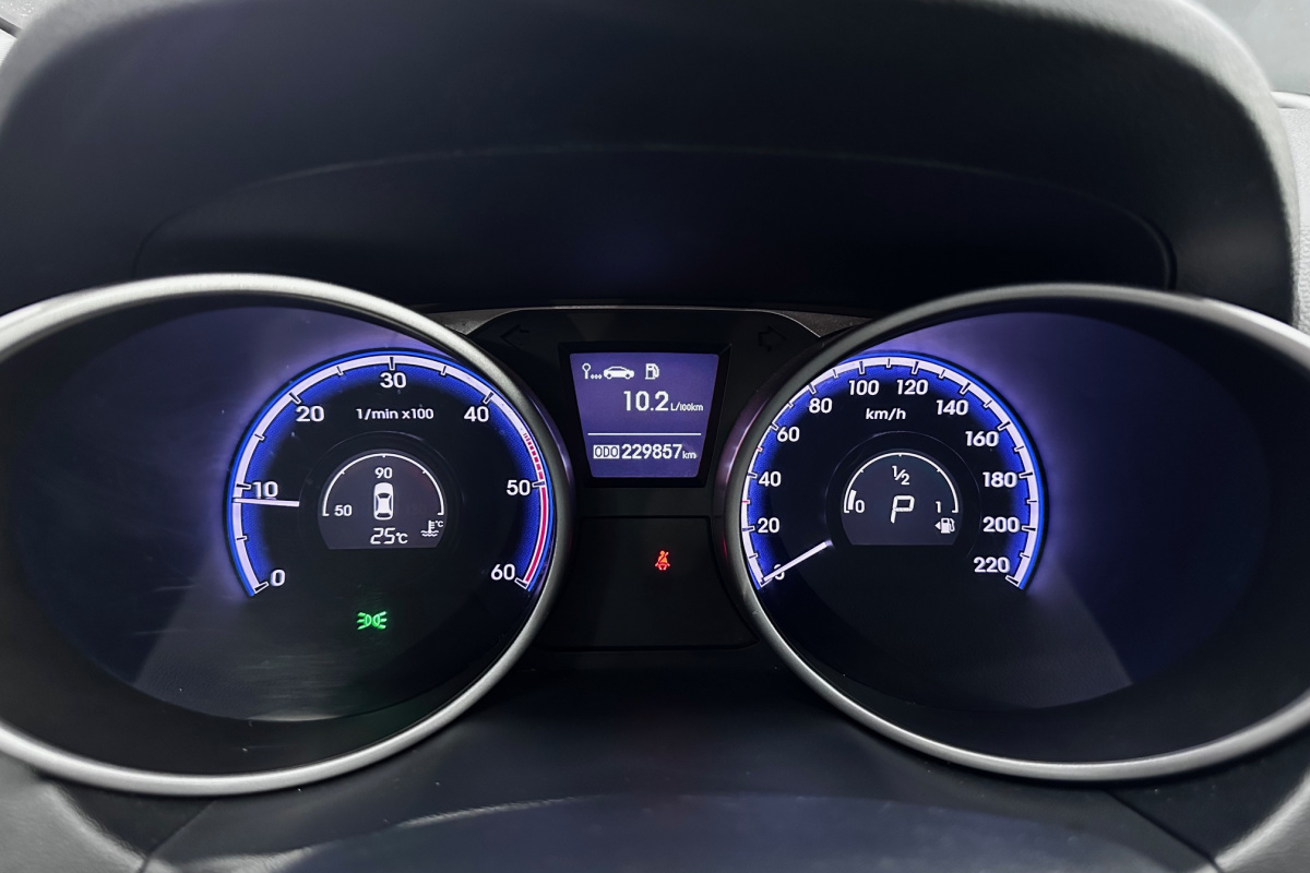Ponuka vozidiel / Hyundai ix35 2.0 CRDi VGT Premium 4x4 A/T - video
