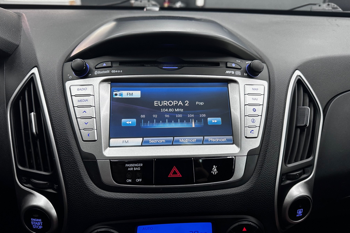 Ponuka vozidiel / Hyundai ix35 2.0 CRDi VGT Premium 4x4 A/T - video