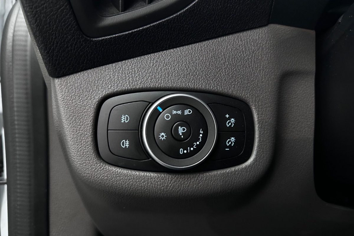 Ponuka vozidiel / Ford Transit Connect 1.5 - video