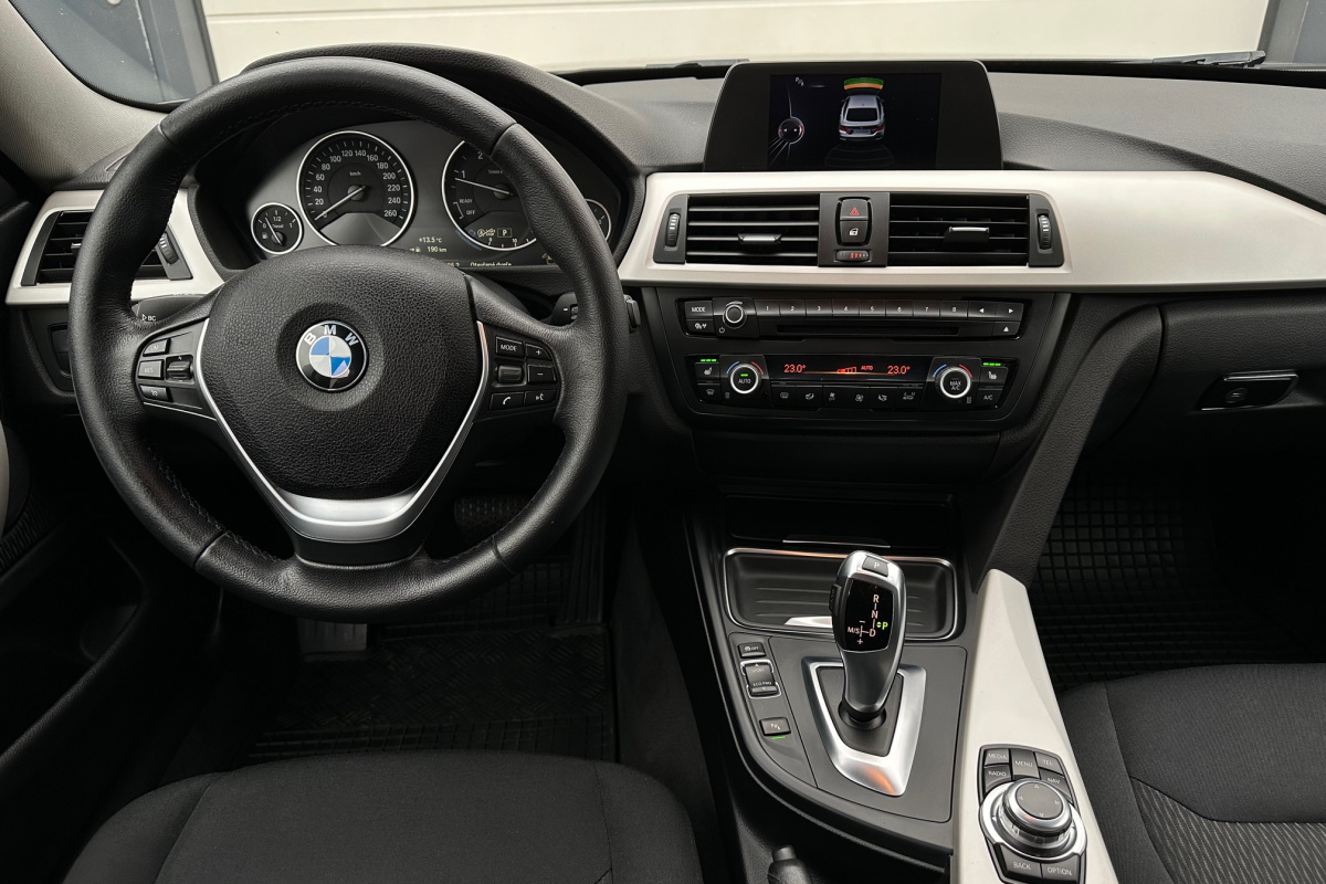 Ponuka vozidiel / BMW Rad 4 Gran Coupé 418d A/T - video Ponuka vozidiel / BMW Rad 4 Gran Coupé 418d A/T - video