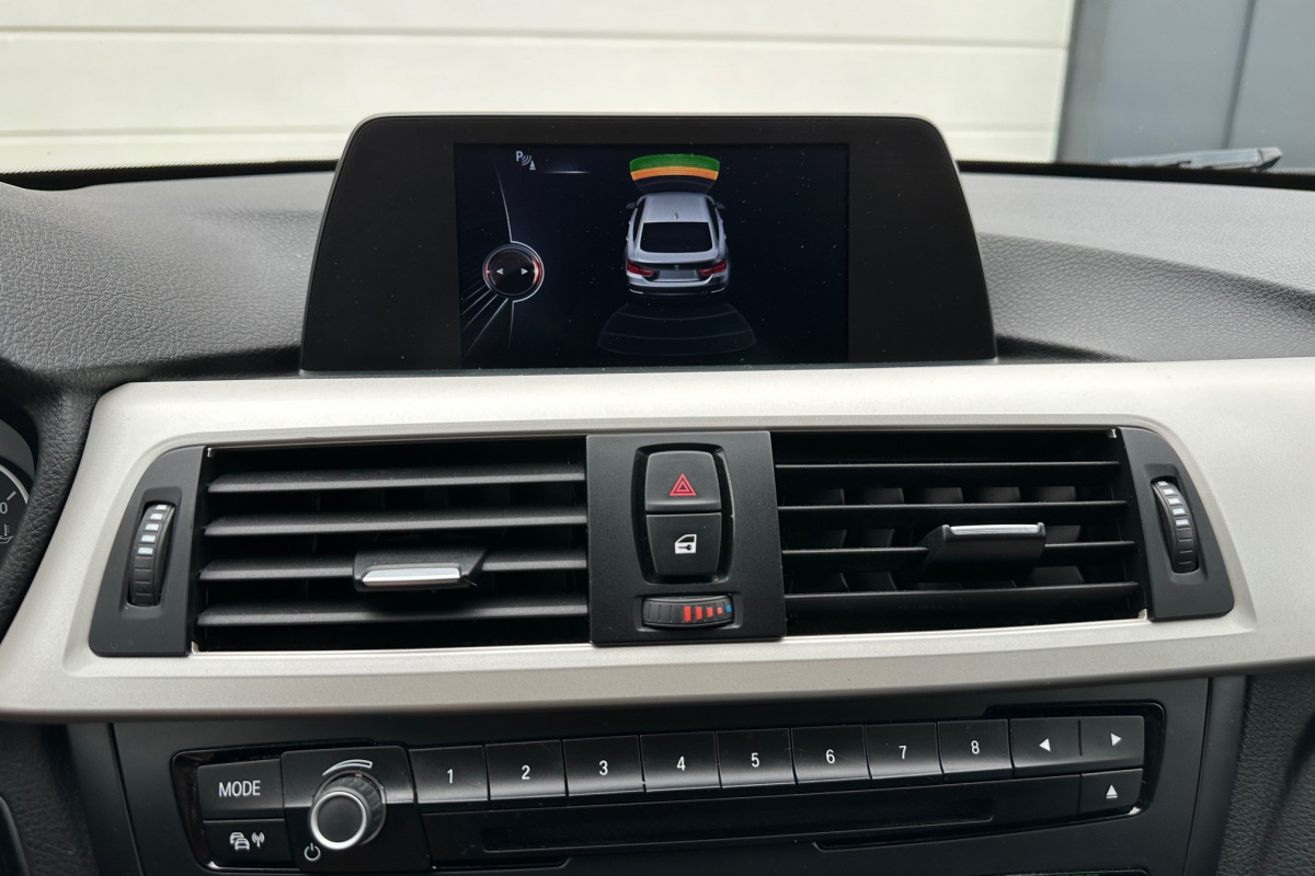 Ponuka vozidiel / BMW Rad 4 Gran Coupé 418d A/T - video Ponuka vozidiel / BMW Rad 4 Gran Coupé 418d A/T - video