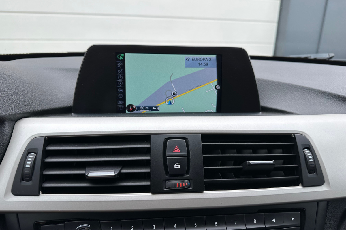 Ponuka vozidiel / BMW Rad 4 Gran Coupé 418d A/T - video Ponuka vozidiel / BMW Rad 4 Gran Coupé 418d A/T - video