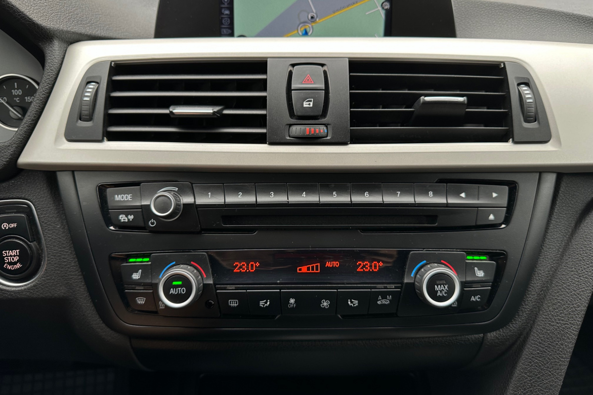 Ponuka vozidiel / BMW Rad 4 Gran Coupé 418d A/T - video Ponuka vozidiel / BMW Rad 4 Gran Coupé 418d A/T - video