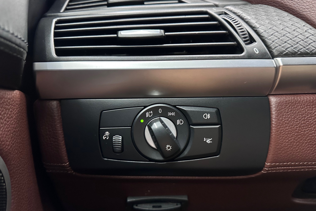 Ponuka vozidiel / BMW X6 xDrive M50d - video