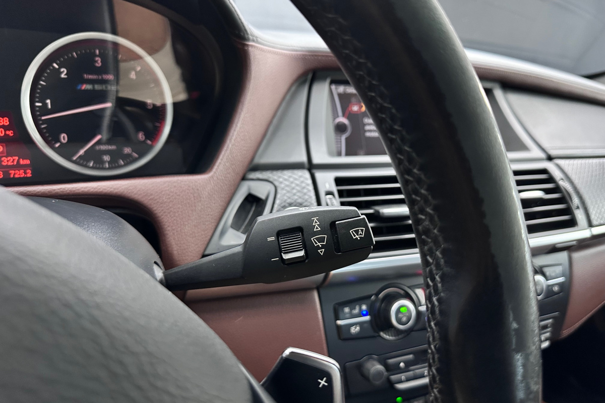 Ponuka vozidiel / BMW X6 xDrive M50d - video