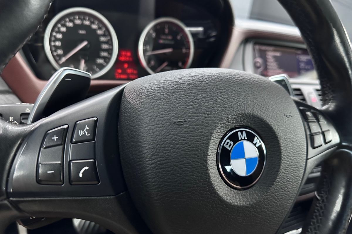 Ponuka vozidiel / BMW X6 xDrive M50d - video