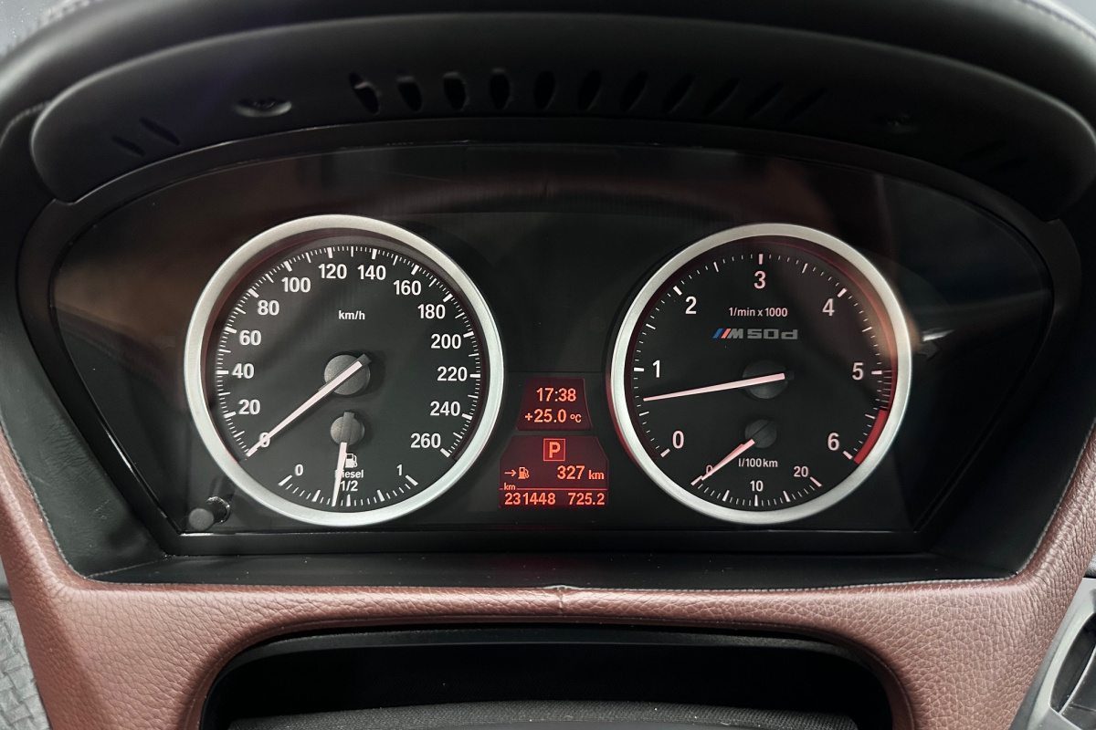 Ponuka vozidiel / BMW X6 xDrive M50d - video