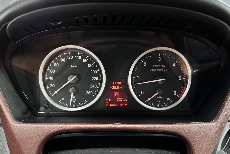  Ponuka vozidiel / BMW X6 xDrive M50d - video