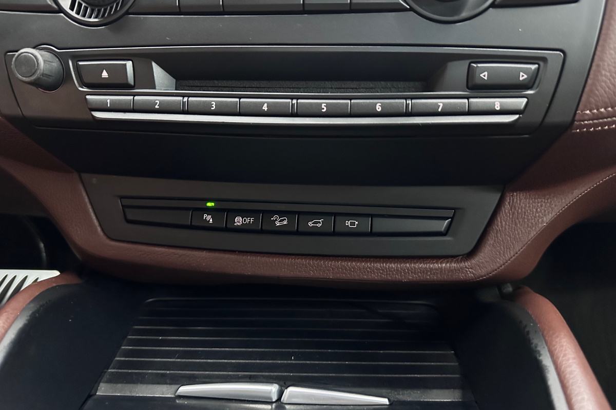 Ponuka vozidiel / BMW X6 xDrive M50d - video