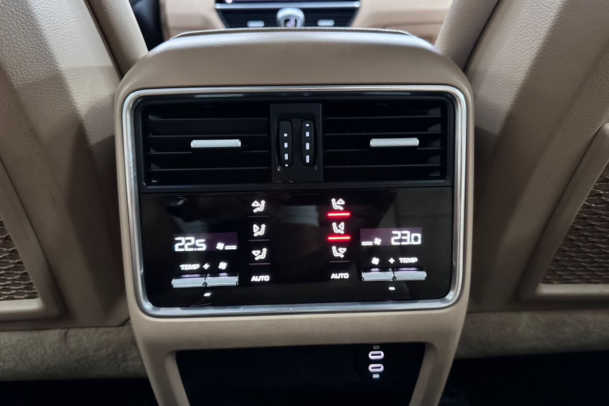 Ponuka vozidiel / Porsche Cayenne 4x4 A/T - video