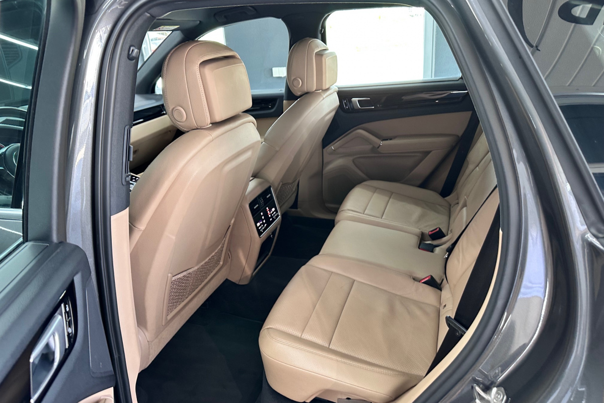 Ponuka vozidiel / Porsche Cayenne 4x4 A/T - video