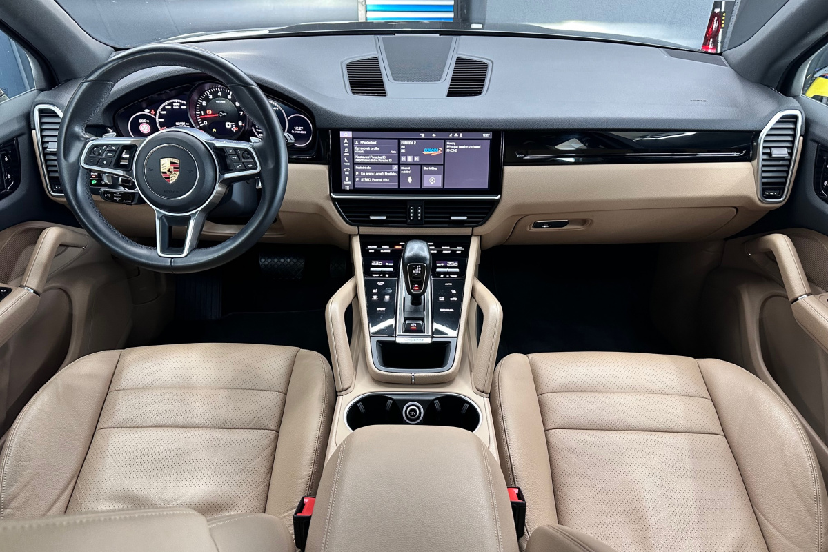 Ponuka vozidiel / Porsche Cayenne 4x4 A/T - video