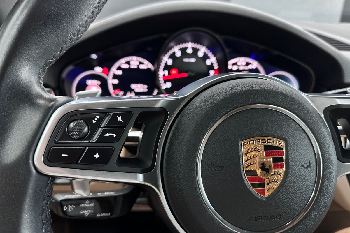 Ponuka vozidiel / Porsche Cayenne 4x4 A/T - video