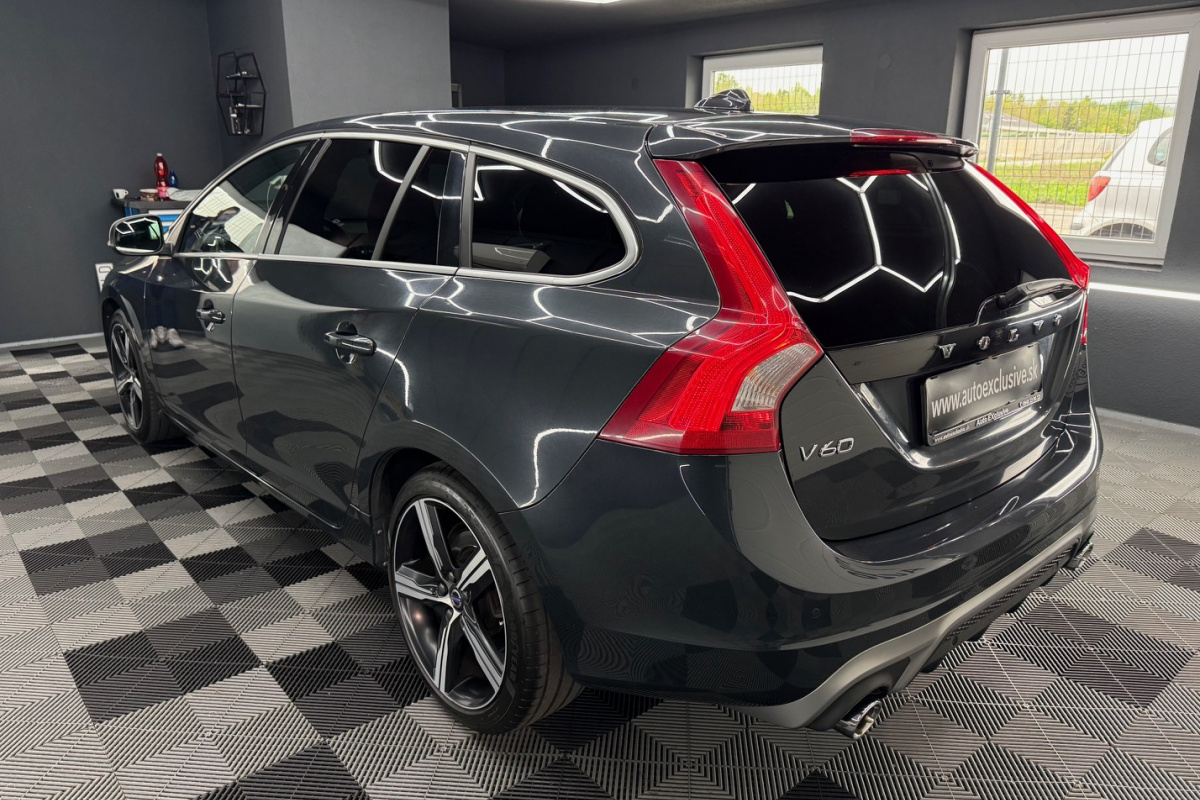 Ponuka vozidiel / Volvo V60 D3 2.0L 150k Momentum Geartronic - video