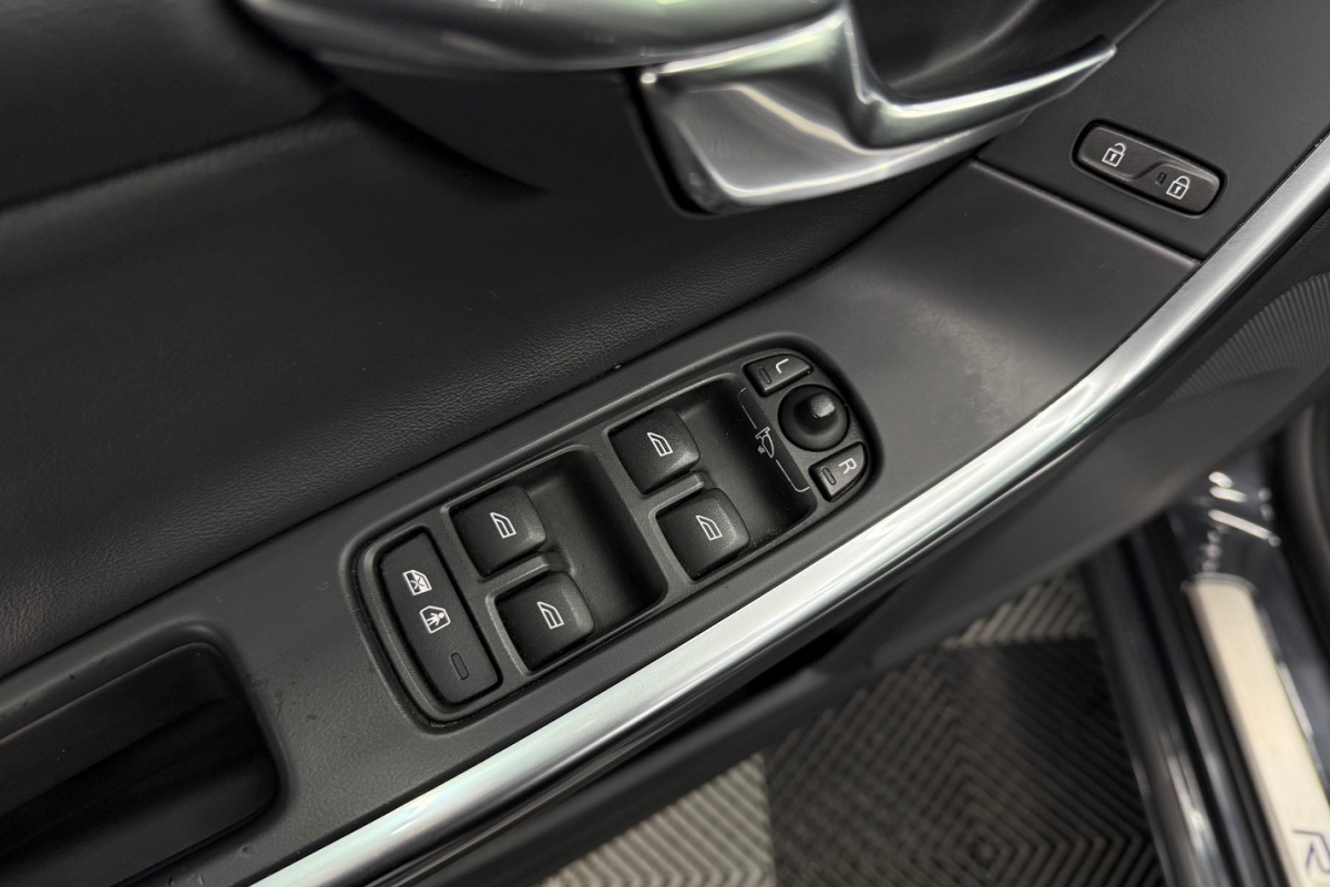 Ponuka vozidiel / Volvo V60 D3 2.0L 150k Momentum Geartronic - video