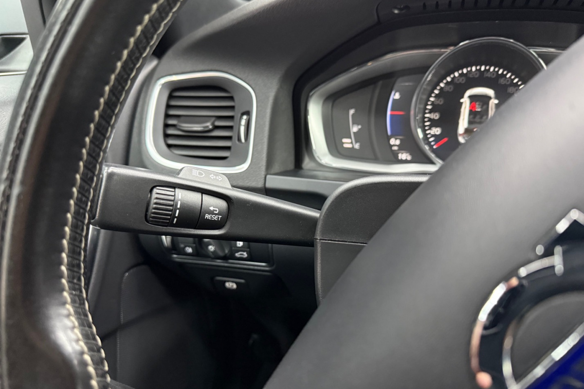Ponuka vozidiel / Volvo V60 D3 2.0L 150k Momentum Geartronic - video
