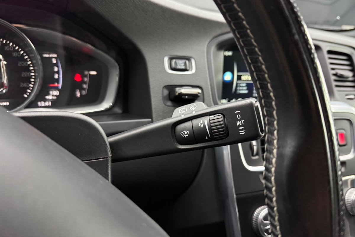 Ponuka vozidiel / Volvo V60 D3 2.0L 150k Momentum Geartronic - video
