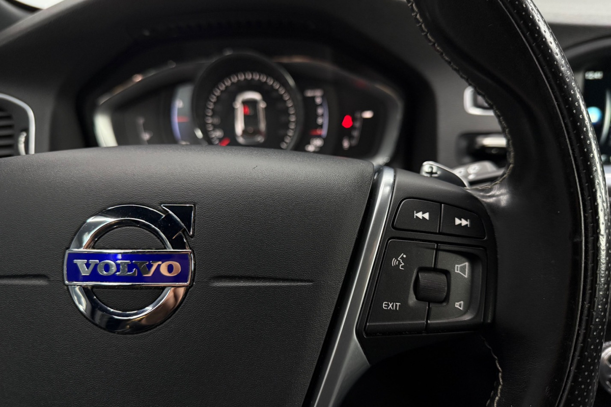 Ponuka vozidiel / Volvo V60 D3 2.0L 150k Momentum Geartronic - video