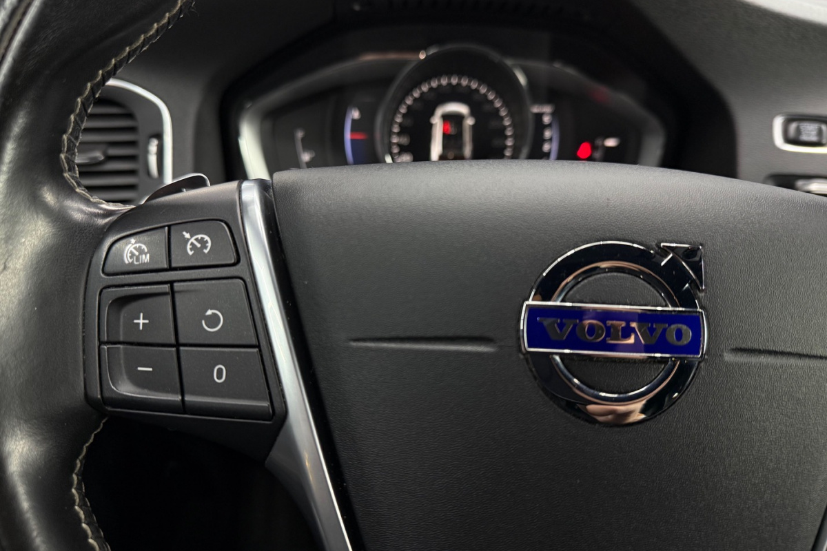 Ponuka vozidiel / Volvo V60 D3 2.0L 150k Momentum Geartronic - video