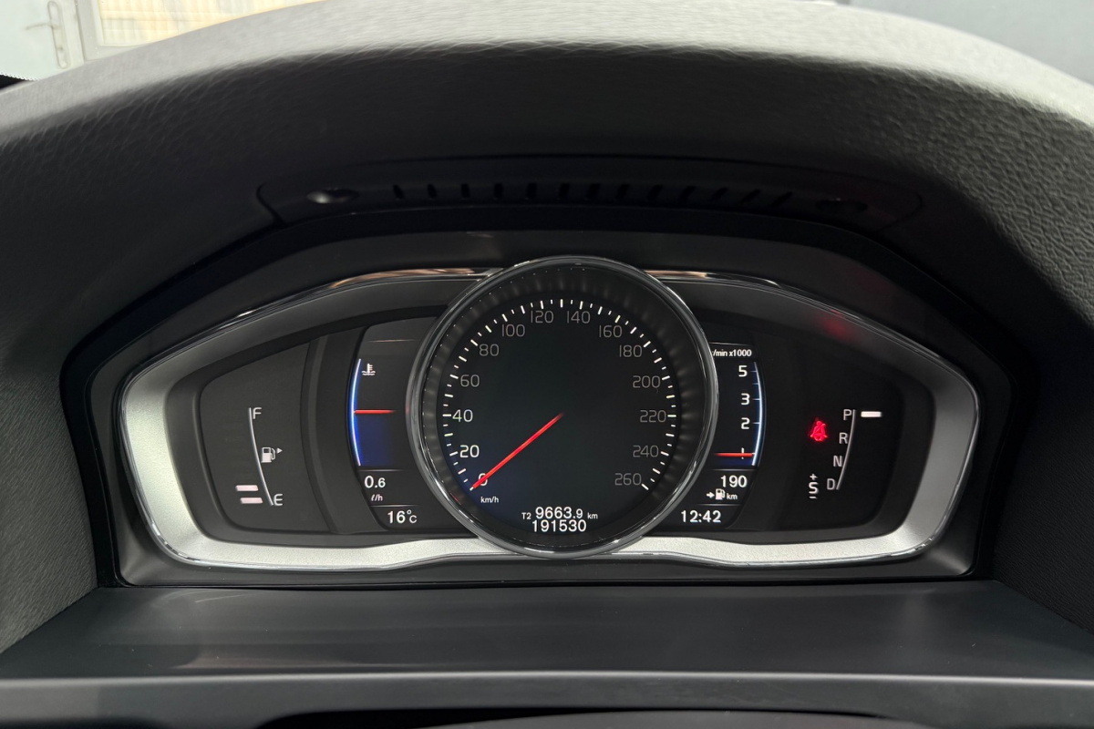 Ponuka vozidiel / Volvo V60 D3 2.0L 150k Momentum Geartronic - video