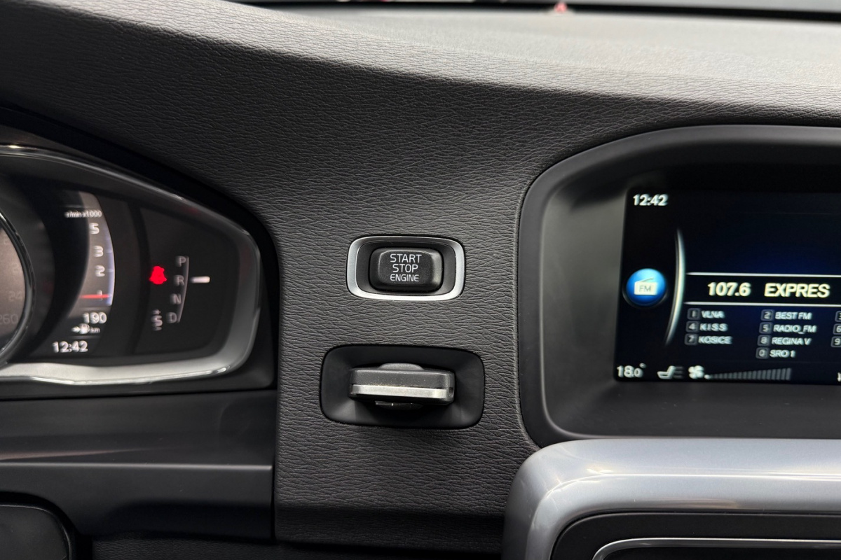 Ponuka vozidiel / Volvo V60 D3 2.0L 150k Momentum Geartronic - video