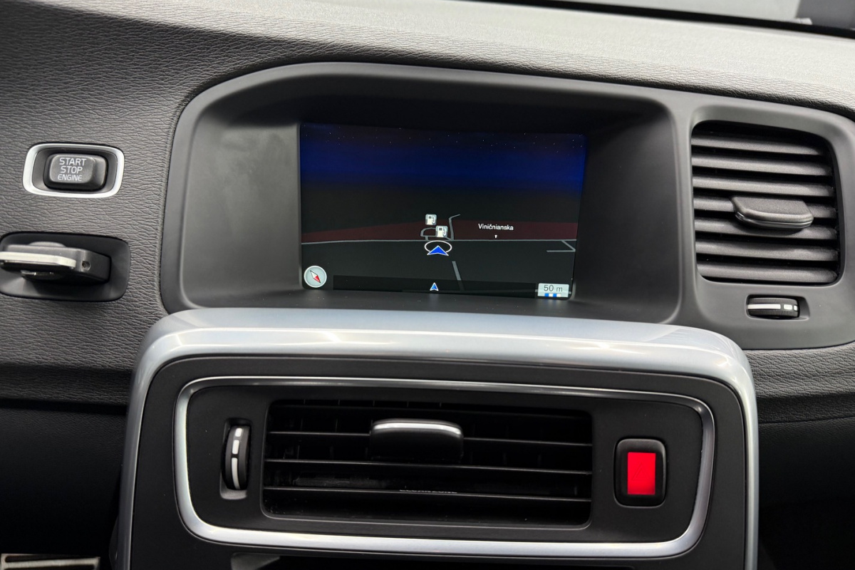 Ponuka vozidiel / Volvo V60 D3 2.0L 150k Momentum Geartronic - video
