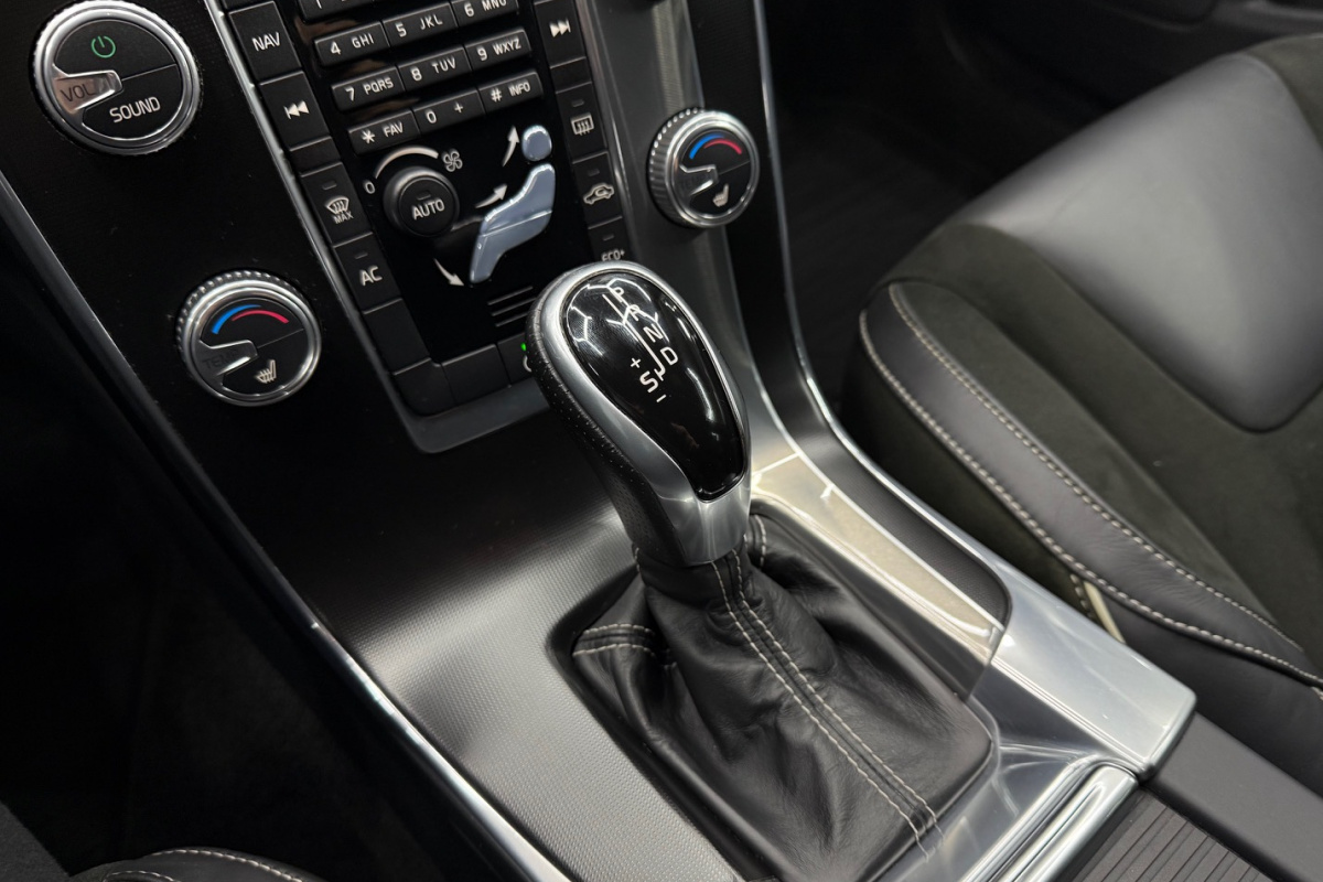 Ponuka vozidiel / Volvo V60 D3 2.0L 150k Momentum Geartronic - video
