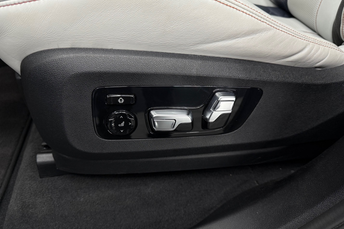 Ponuka vozidiel / BMW X5 M Competition First Edition 1of250 - video