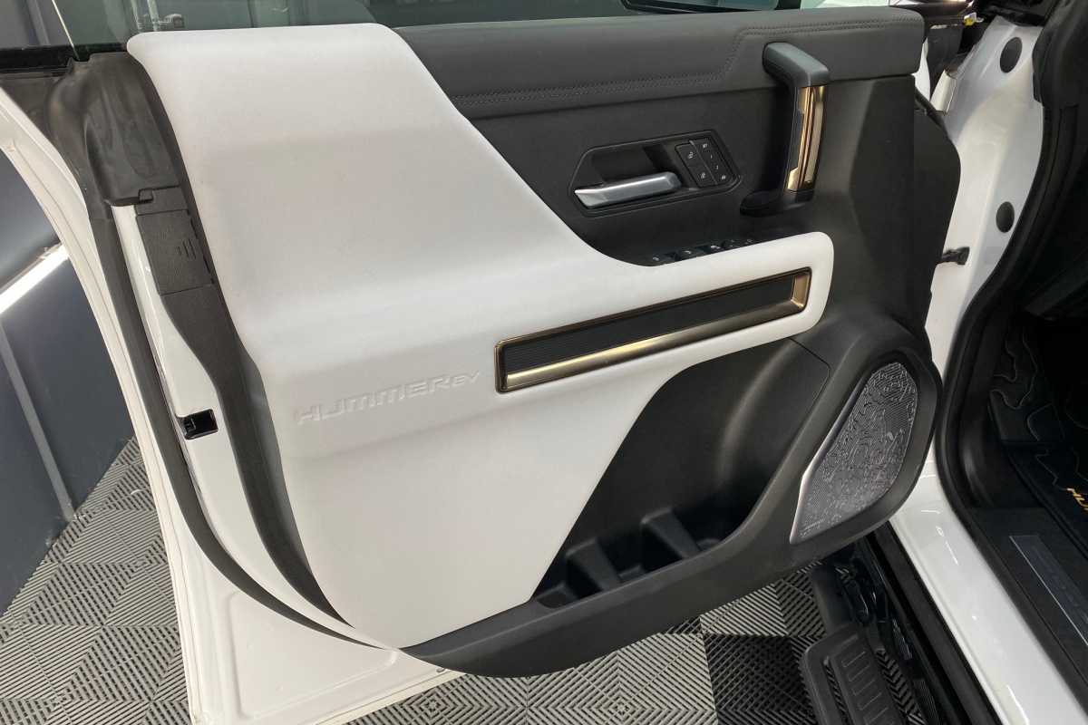 Ponuka vozidiel / Hummer EV PICKUP 3X EDITION 1 OFF ROAD PAKET - video