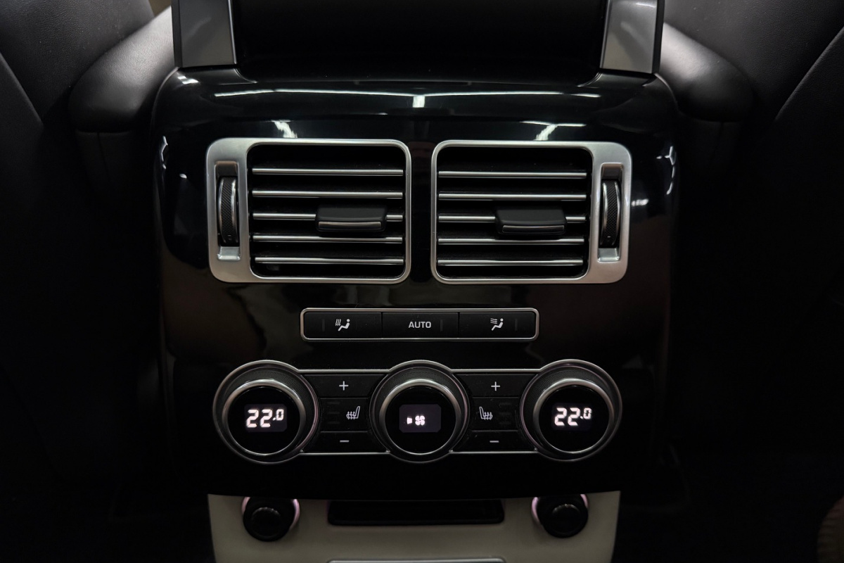 Ponuka vozidiel / Land Rover Range Rover 5.0 V8 Supercharged - video