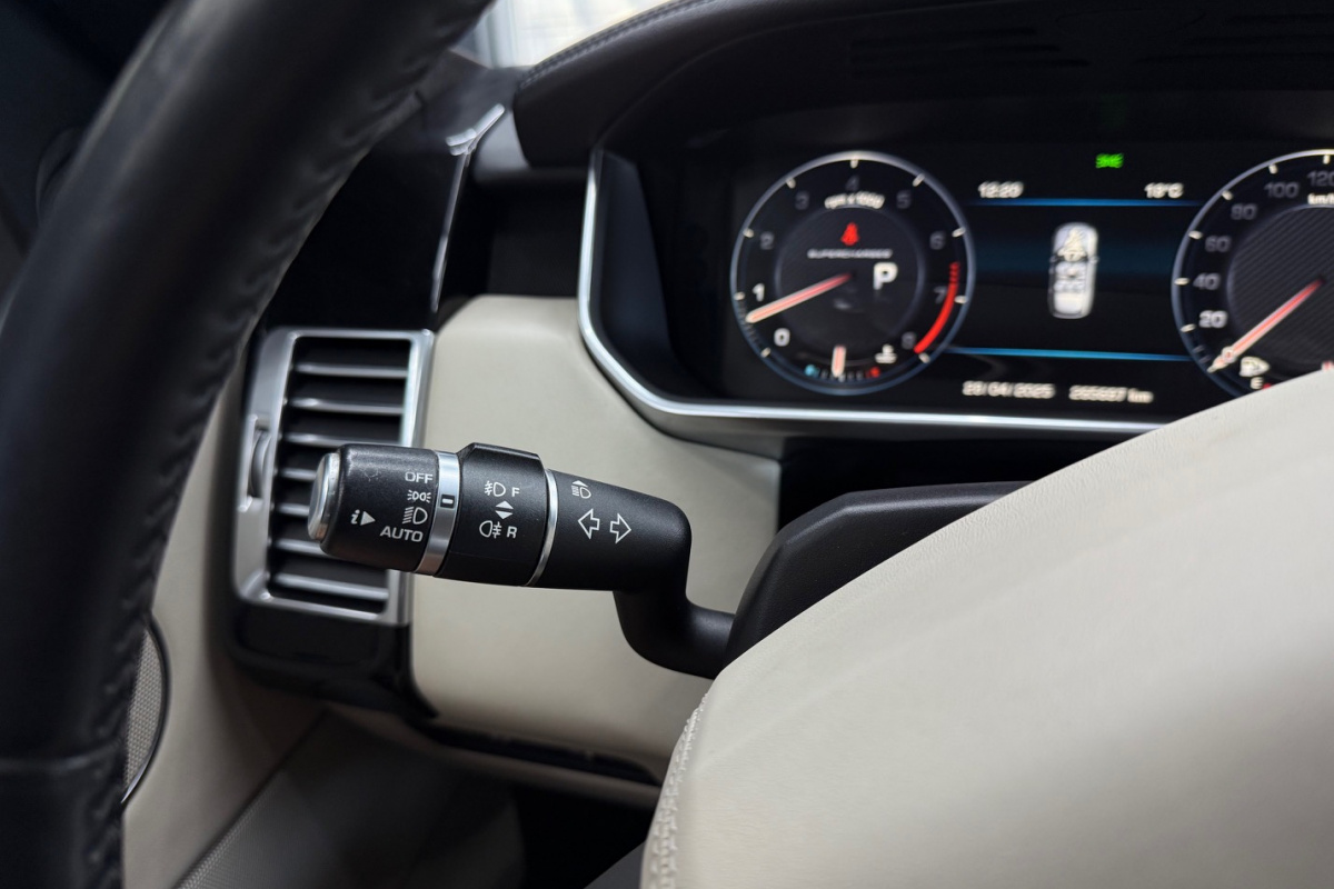 Ponuka vozidiel / Land Rover Range Rover 5.0 V8 Supercharged - video