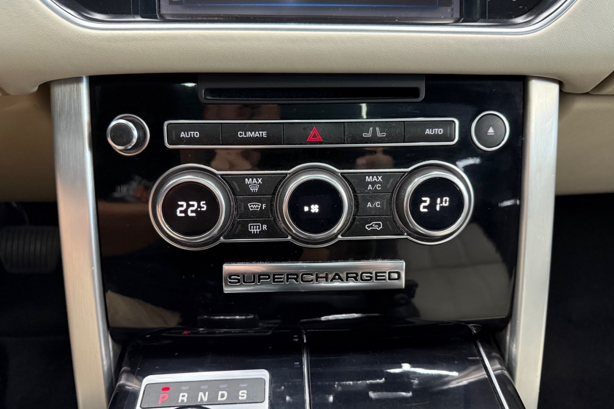 Ponuka vozidiel / Land Rover Range Rover 5.0 V8 Supercharged - video