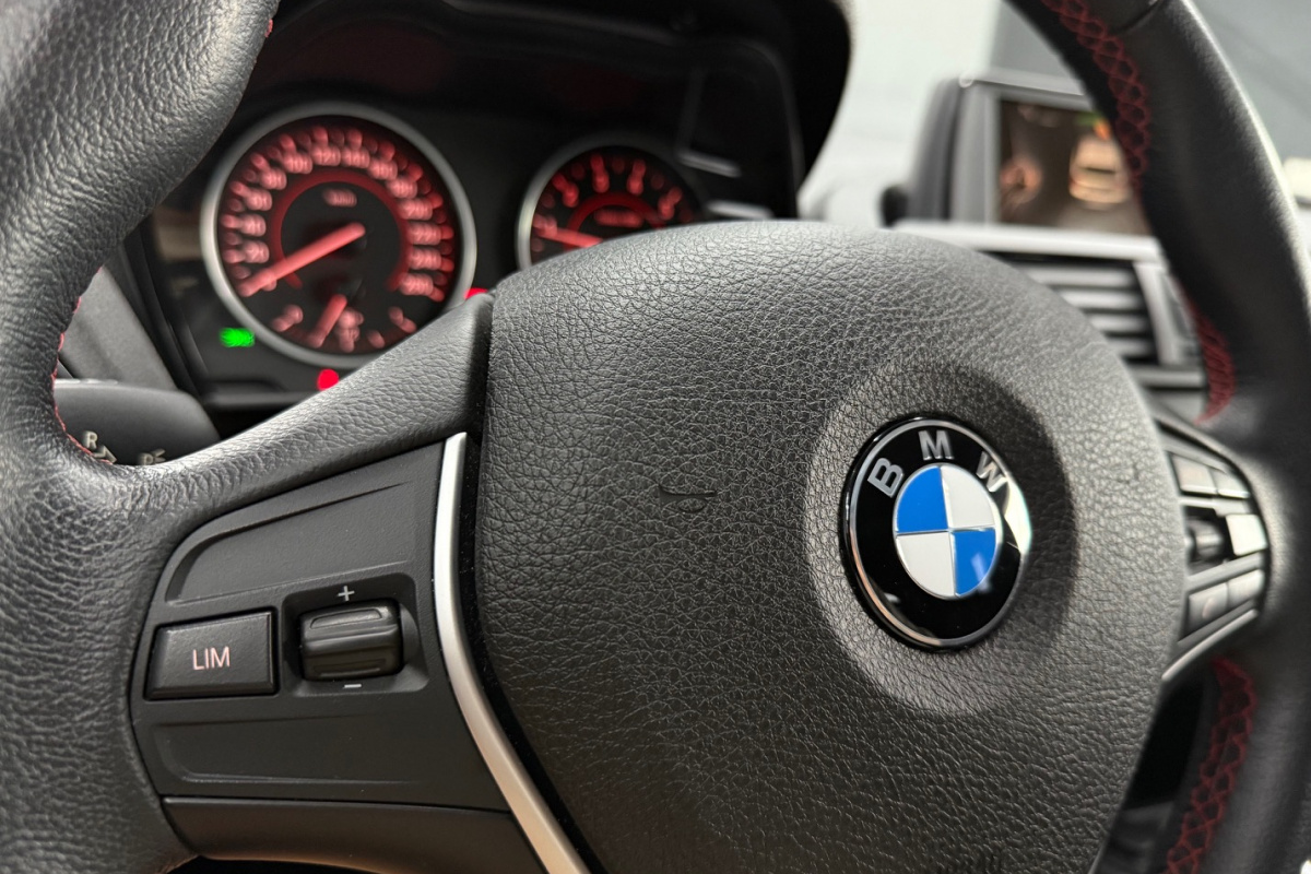 Ponuka vozidiel / BMW Rad 1 118i M Sport A/T - video