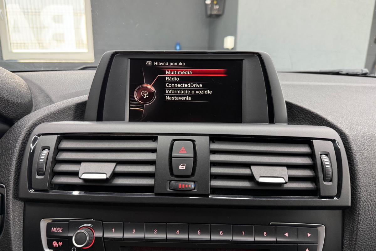 Ponuka vozidiel / BMW Rad 1 118i M Sport A/T - video