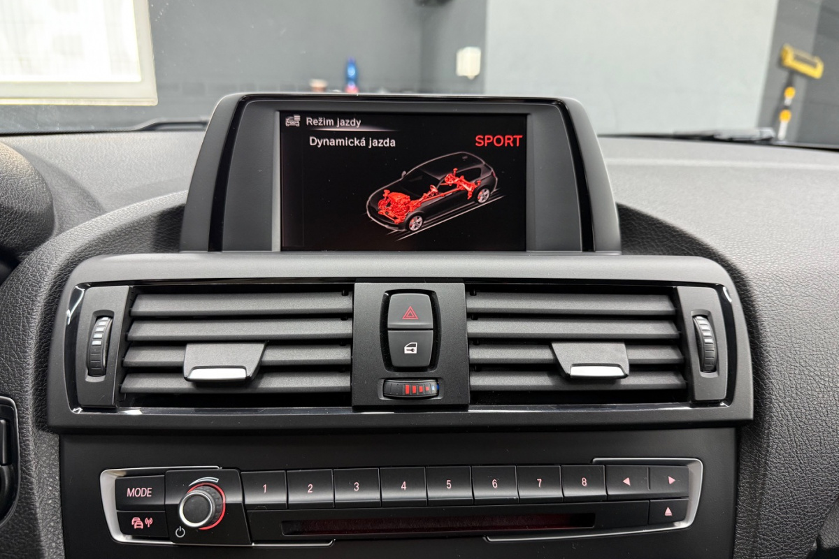 Ponuka vozidiel / BMW Rad 1 118i M Sport A/T - video