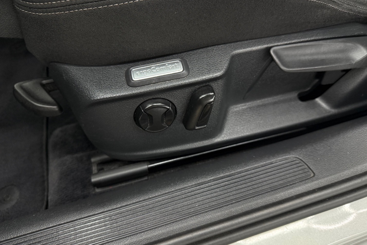 Ponuka vozidiel / Volkswagen Passat 2.0 TDI BMT Comfortline DSG - video