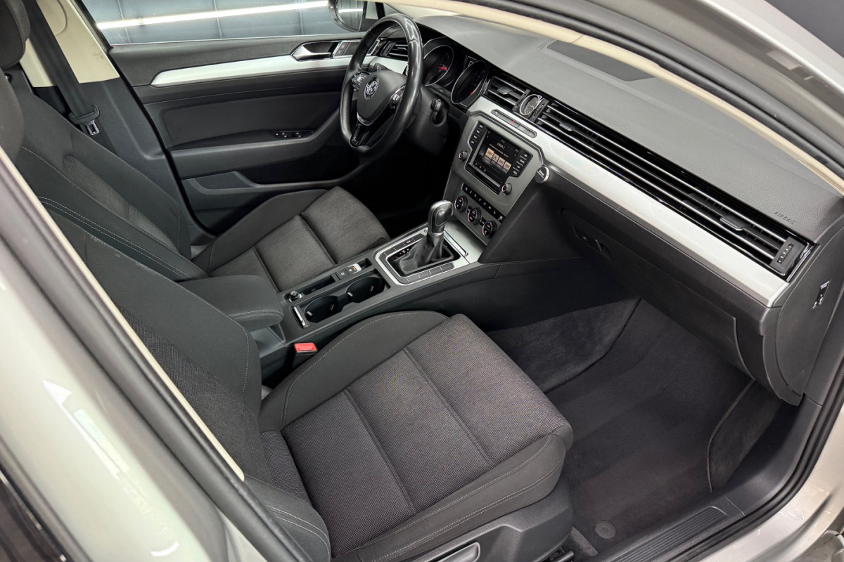 Ponuka vozidiel / Volkswagen Passat 2.0 TDI BMT Comfortline DSG - video