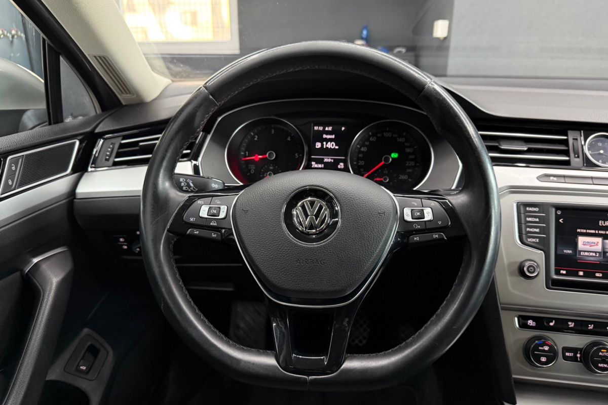 Ponuka vozidiel / Volkswagen Passat 2.0 TDI BMT Comfortline DSG - video