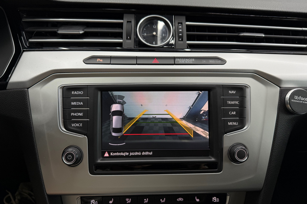 Ponuka vozidiel / Volkswagen Passat 2.0 TDI BMT Comfortline DSG - video